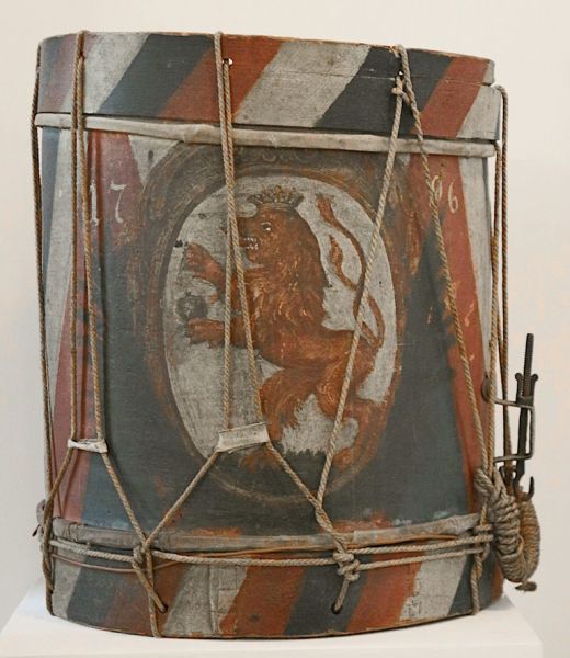 Datei:Trommel mit Stadtwappen.jpg