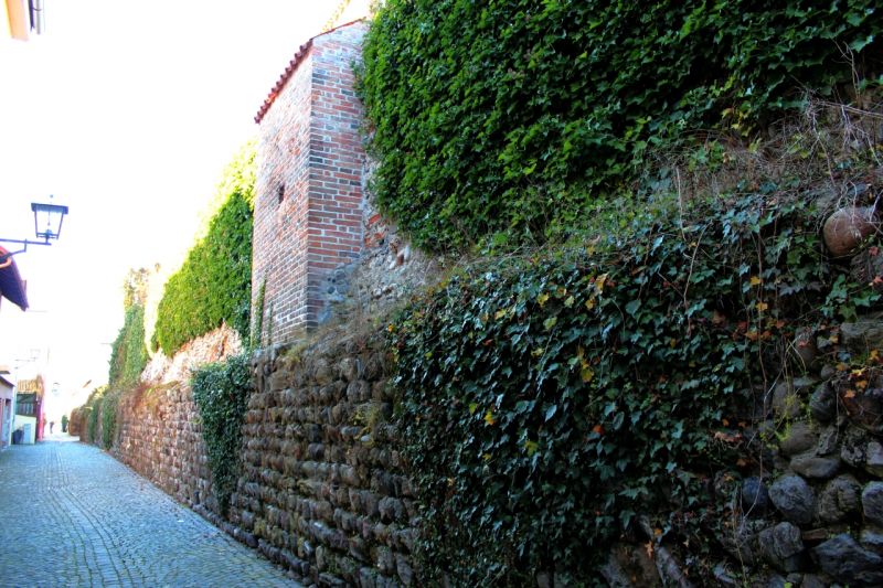 Datei:An der Stadtmauer.jpg