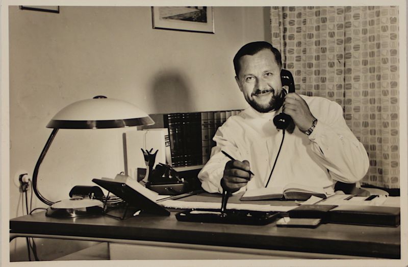 Datei:Dr. Kulhanke in seiner Praxis.JPG