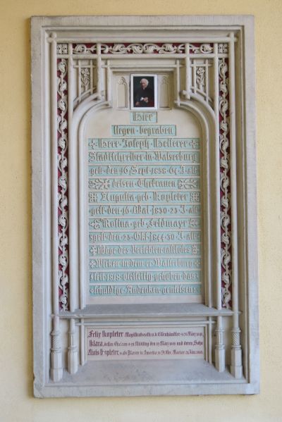 Datei:Grabdenkmal, Nr. 153 Heiserer Gesamtansicht.jpg