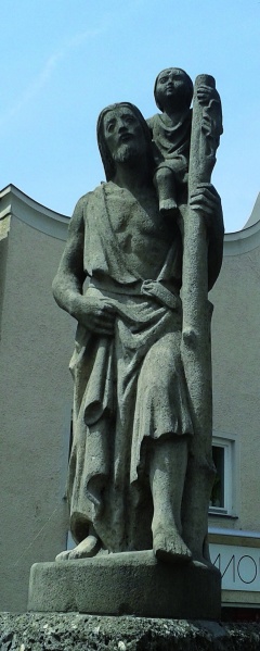 Datei:Skulptur St. Christophorus, Grafing.jpg