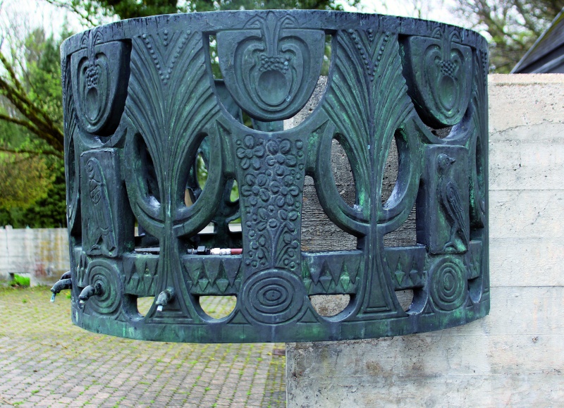 Datei:Bronzereifen, Friedhof am Herder.jpg