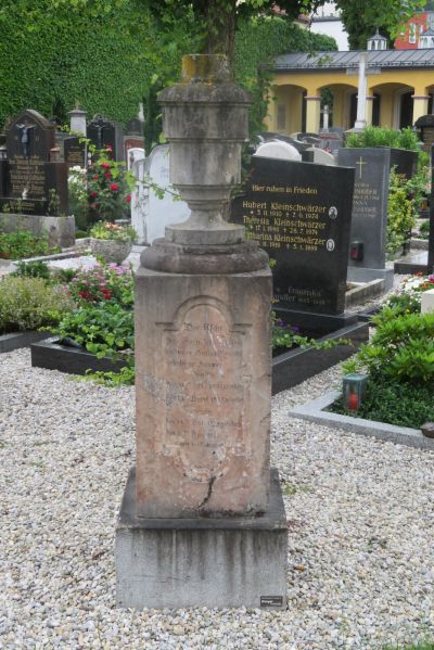 Datei:Grabdenkmal, Nr. 155 Zintgraf Gesamtansicht..jpg