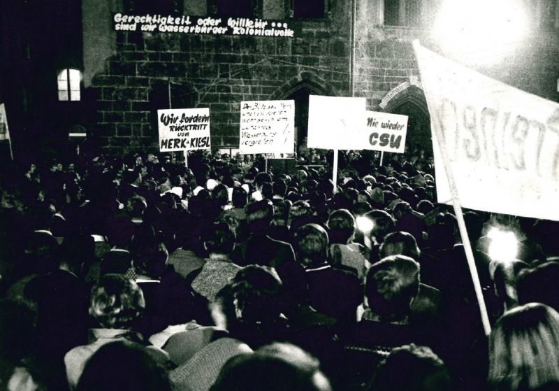 Datei:Protestkundgebung 1971.jpg