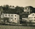 Die Kunstmühle Wildgruber (historisch: Steinmühle) unmittelbar vor oder kurz nach dem Eigentumsübergang an die Stadt, um 1928, heute Steinmühlweg 14.