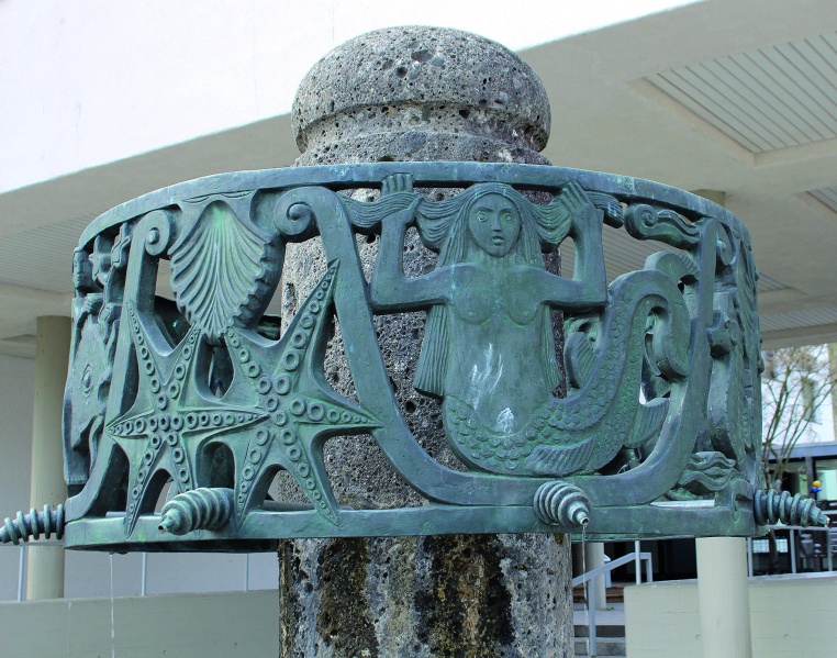 Datei:Bronzereifen, Anton-Heilingbrunner-Realschule Wasserburg.jpg